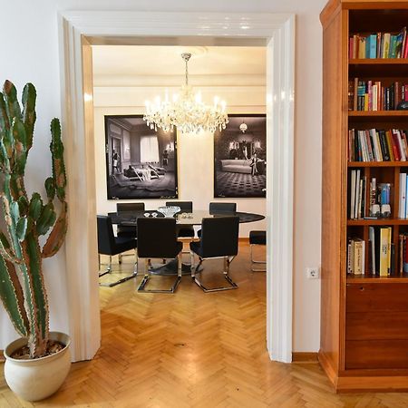 Neoclassical Luxury Apartment Любляна Екстериор снимка