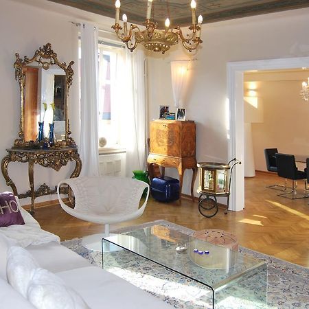 Neoclassical Luxury Apartment Любляна Екстериор снимка