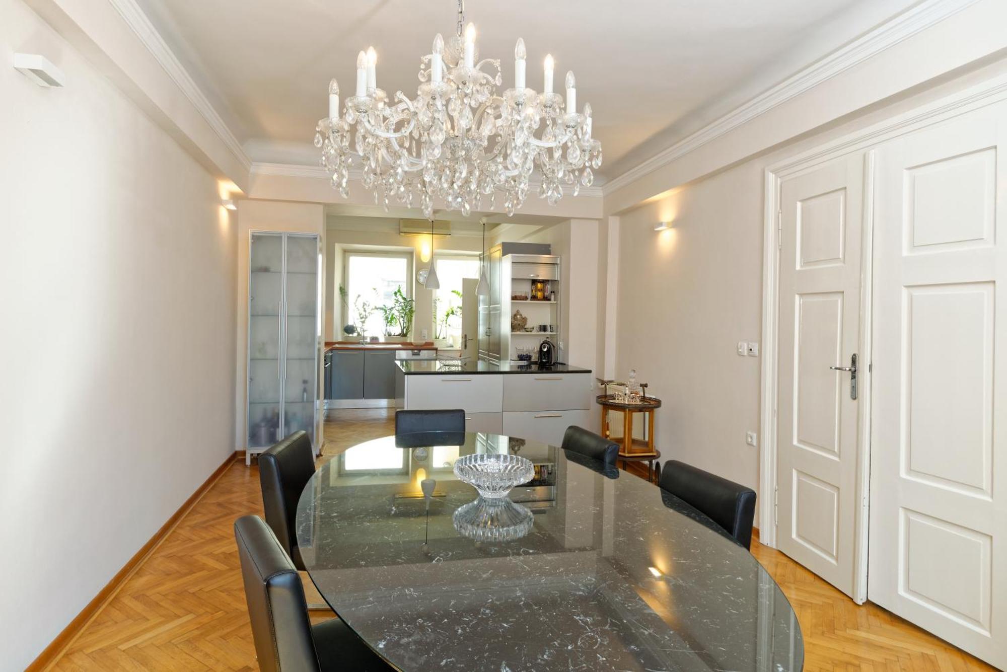 Neoclassical Luxury Apartment Любляна Екстериор снимка