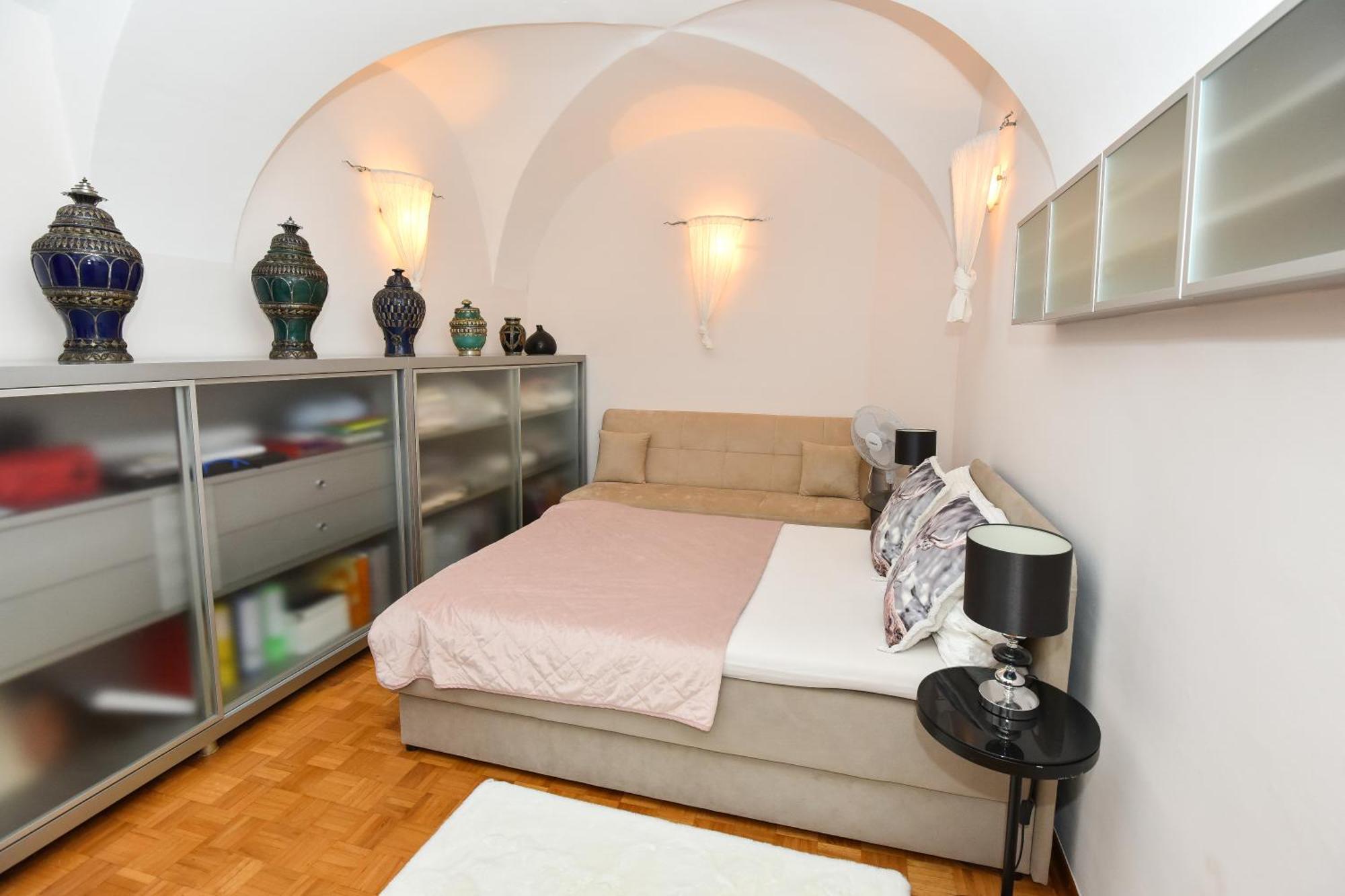 Neoclassical Luxury Apartment Любляна Екстериор снимка