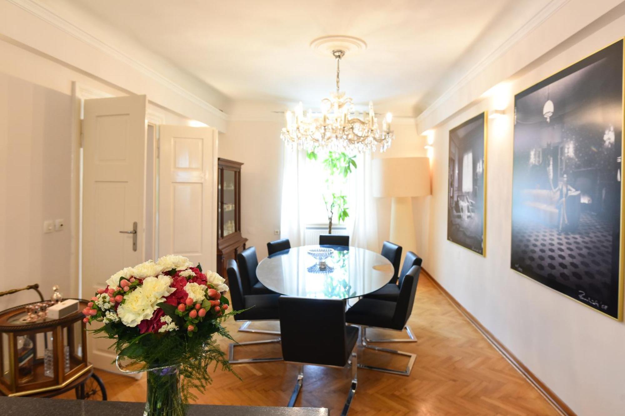 Neoclassical Luxury Apartment Любляна Екстериор снимка
