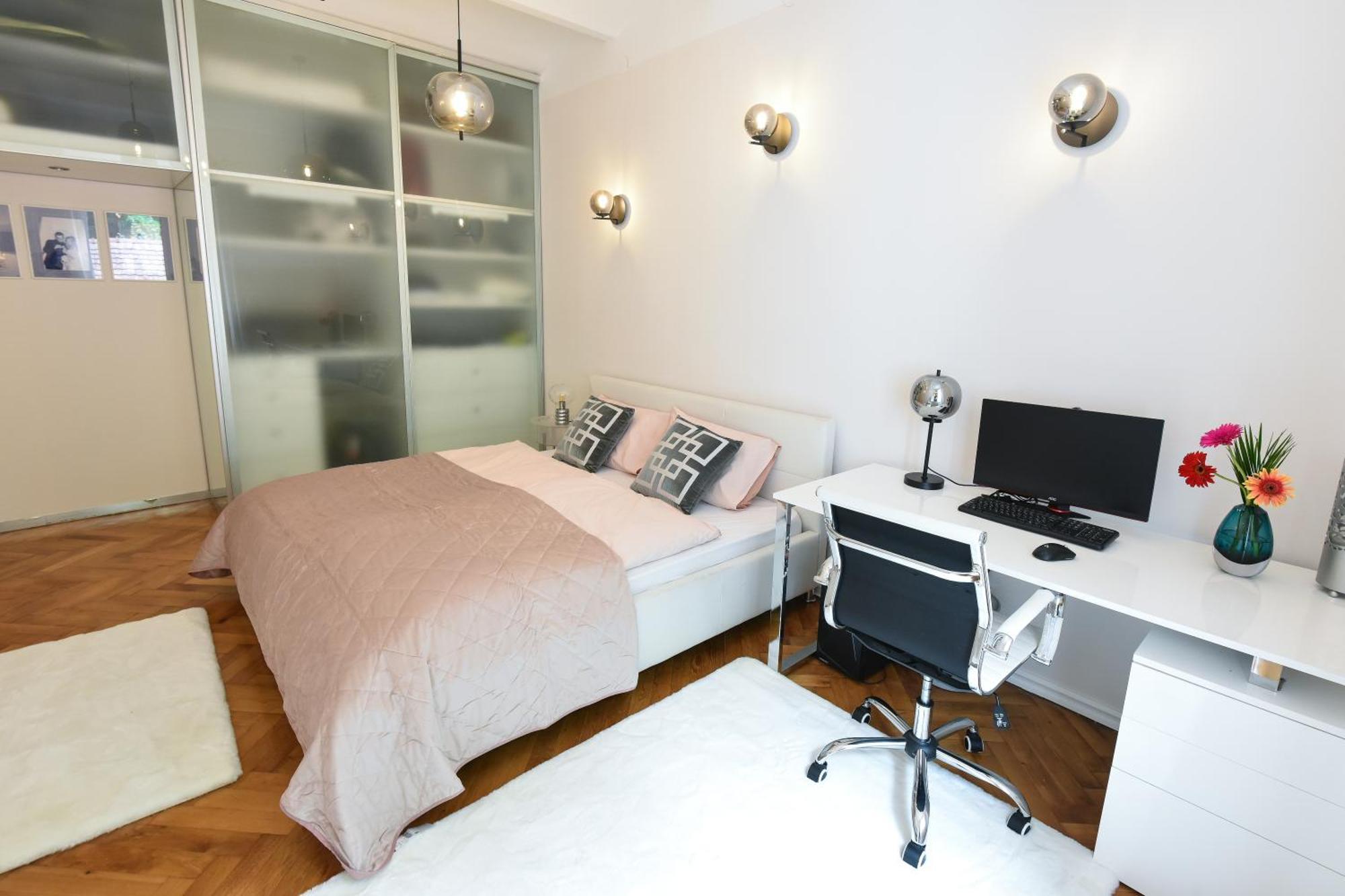 Neoclassical Luxury Apartment Любляна Екстериор снимка