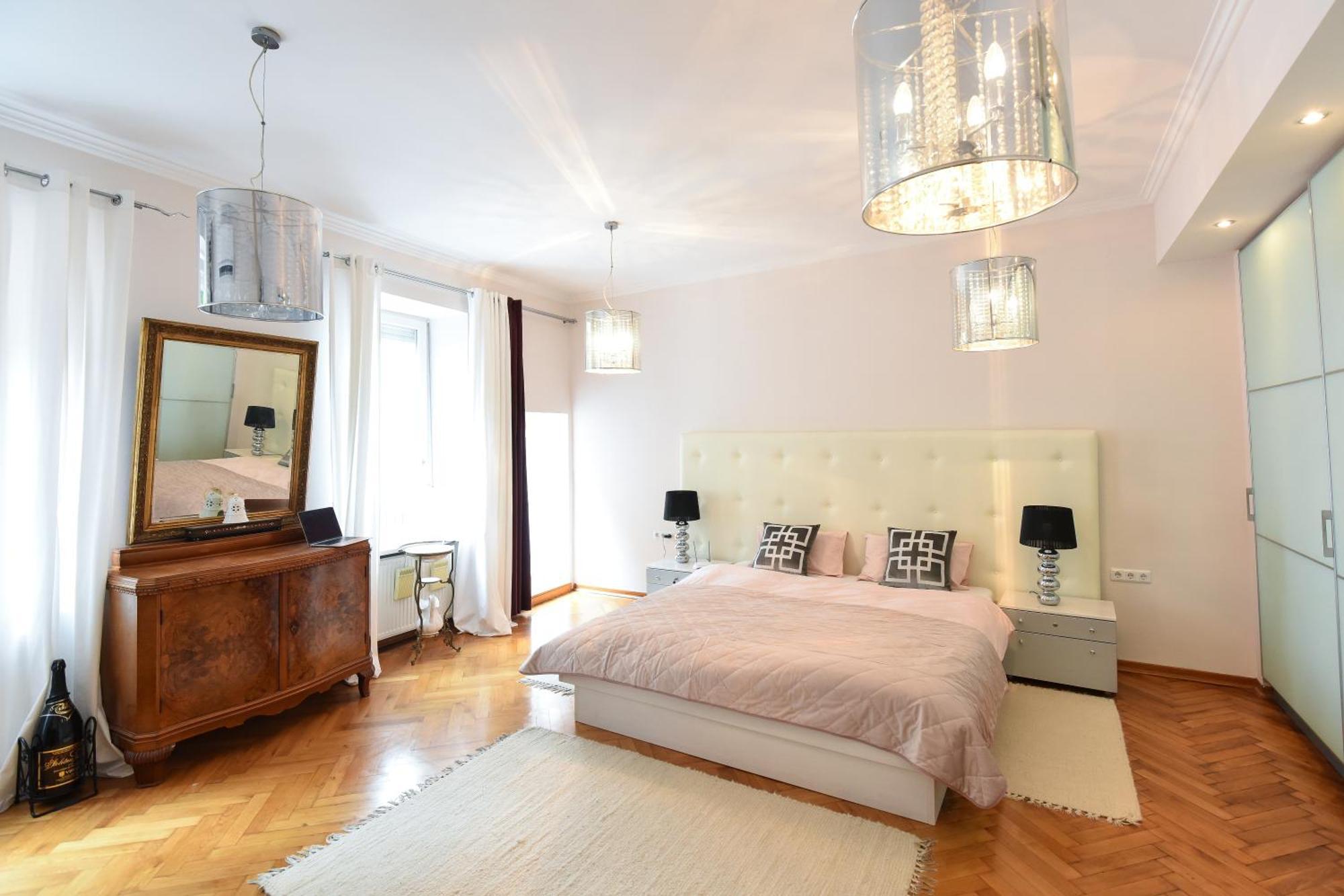 Neoclassical Luxury Apartment Любляна Екстериор снимка