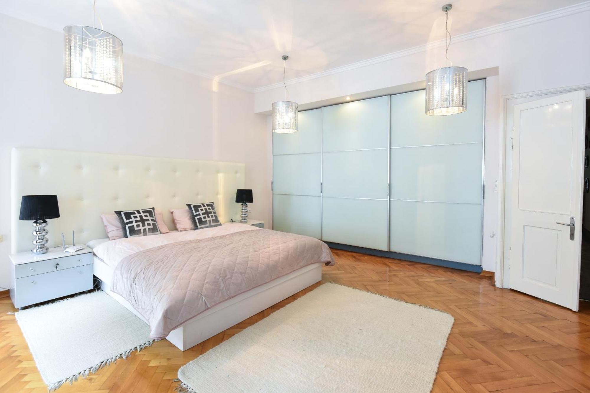 Neoclassical Luxury Apartment Любляна Екстериор снимка