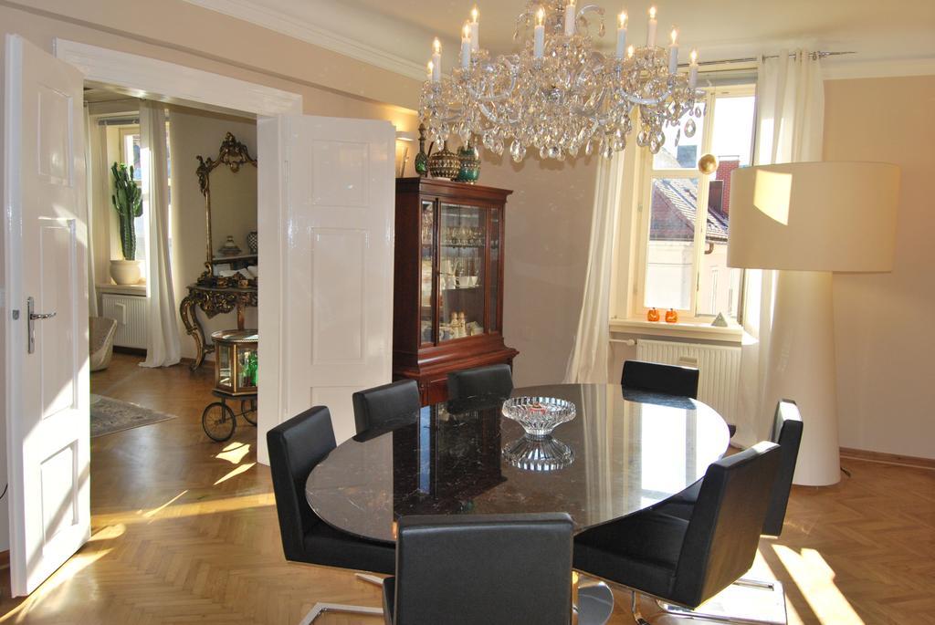 Neoclassical Luxury Apartment Любляна Екстериор снимка